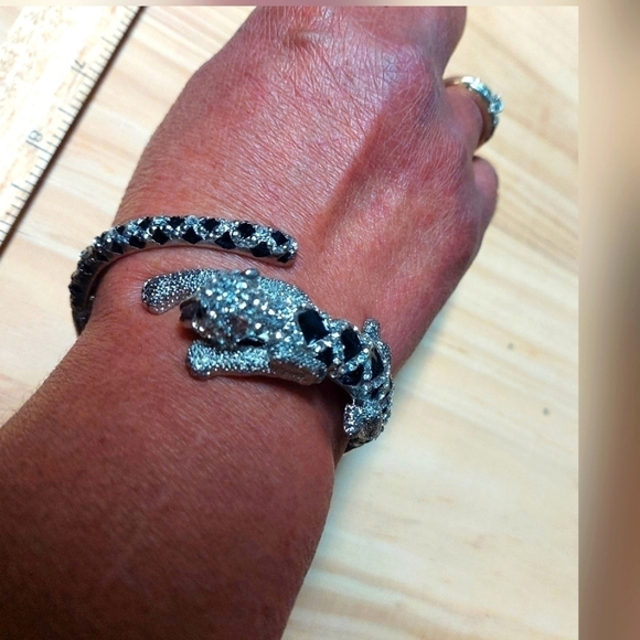 Vintage* Crystal and Black Enamel Leopard Wrap-around Bracelet - Picture 1 of 6